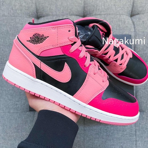 HOST PICK 💖🖤 Nike Air Jordan 1 Mid Pink ladies shoes - Picture 3 of 4
